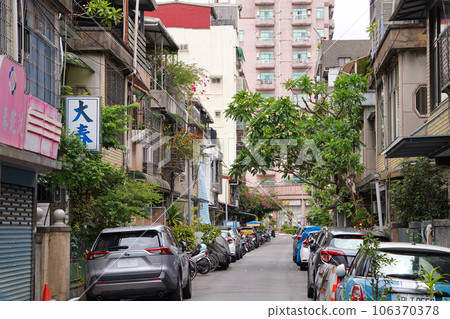 [Taipei, Taiwan] Back alley in a residential area 106370378