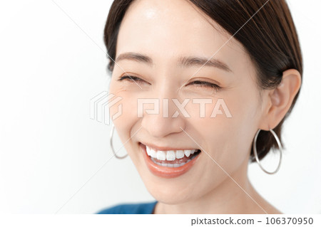 Beauty image Woman with beautiful teeth 106370950