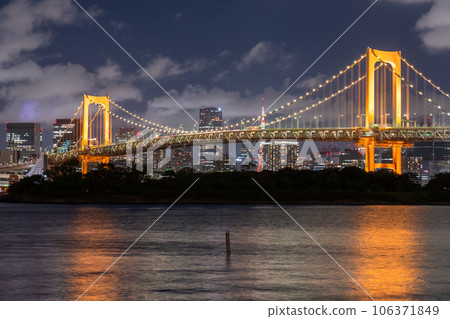 《Tokyo》Night view of Rainbow Bridge・Limited orange color light up 106371849