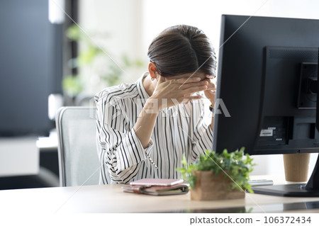 一個健康狀況不佳的女人 一個健康狀況不佳的女人 106372434