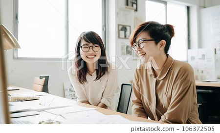 Asian designers, architects, architects, and creators working at production companies and design offices to meet 106372505