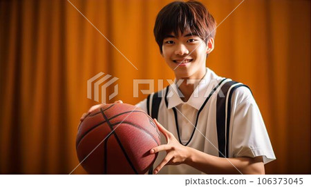 穿制服的亞洲中學生和高中生在學校俱樂部活動中打籃球 穿制服的亞洲中學生和高中生在學校俱樂部活動中打籃球 106373045