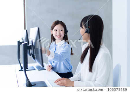 Female operator talking with colleagues 106373389