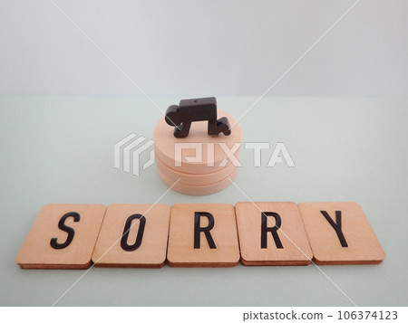 Kneeling figure and sorry letter 106374123