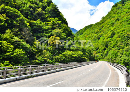 Azusa Lake Bridge / Looking towards Sawatari (Matsumoto City, Nagano Prefecture) [August 2023] 106374310
