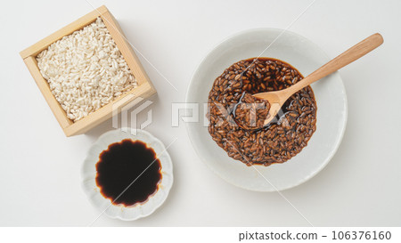 Soy sauce koji and ingredients (rice koji, soy sauce) 106376160