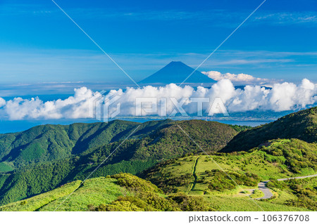 [Shizuoka Prefecture] Mt. Fuji seen from Nishiizu Darumasan Plateau 106376708