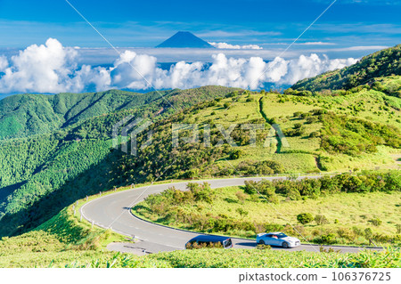 [Shizuoka Prefecture] Mt. Fuji seen from Nishiizu Darumasan Plateau 106376725