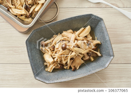 marinated mushrooms marinated mushrooms 106377065