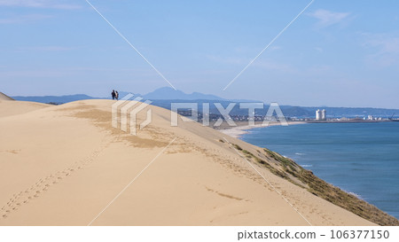 Tottori sand dunes 106377150