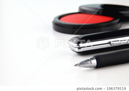 合同/申請圖像 - 鋼筆、印章盒和朱紅色墨水 合同/申請圖像 - 鋼筆、印章盒和朱紅色墨水 106379519