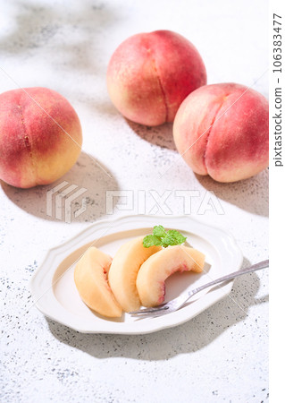 Peeled peach 106383477