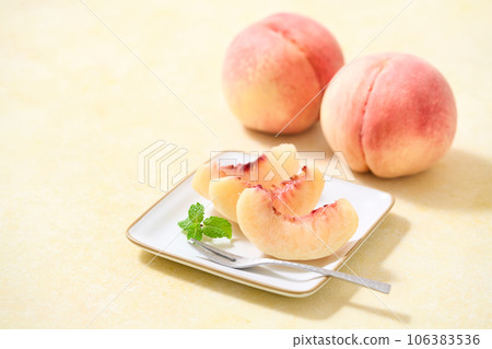 去皮的桃子 去皮的桃子 106383536