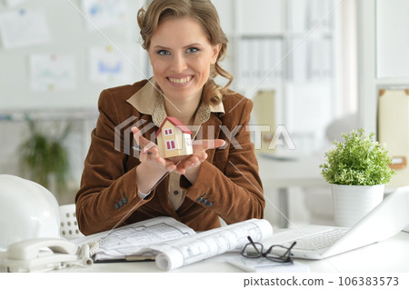 Woman architect in offive 106383573