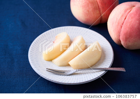 Peeled peach 106383757