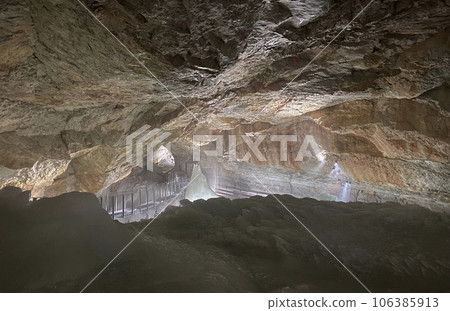 Inside the ice cave (giant ice cave) on the mountainside of Dachstein, Austria -2 degrees even in the middle of summer 106385913