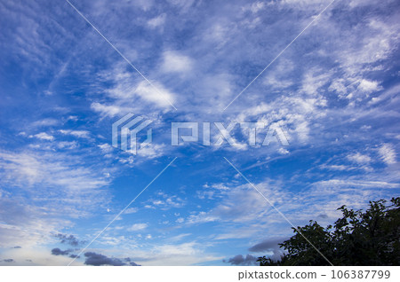 Blue sky and high rise clouds 106387799