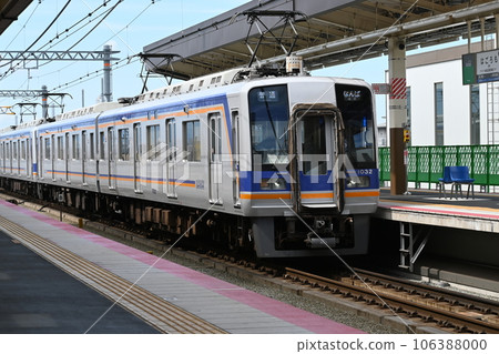 通過南海羽衣站的電車 106388000