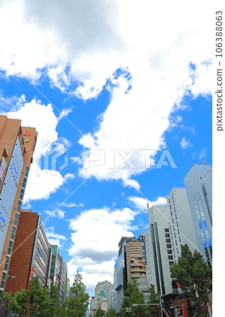 Osaka Shinsaibashi blue sky and Midosuji scenery Osaka Shinsaibashi blue sky and Midosuji scenery 106388063