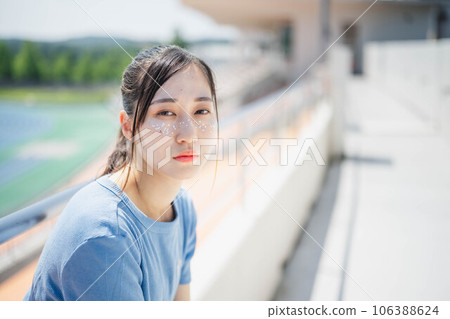 年輕女子鍛煉 106388624
