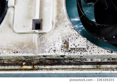 Commercial ceiling cassette air conditioner disassembly cleaning Commercial ceiling cassette air conditioner disassembly cleaning 106389203