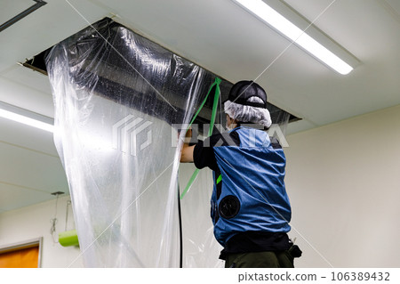 Commercial ceiling cassette air conditioner disassembly cleaning 106389432