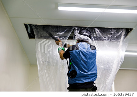 Commercial ceiling cassette air conditioner disassembly cleaning 106389437