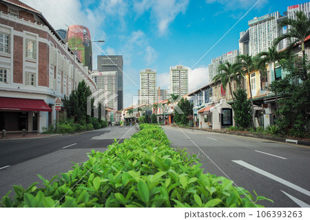 Singapore, Chinatown:August 20, 2023-Perspective of empty road along with rows of vintage house and modern building background 106393263