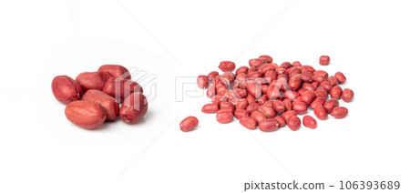 Peanuts Isolated, Roasted Arachis Nuts Pile, Heap of Pea Nut, Whole Groundnut with Shell, Macro Peanut 106393689