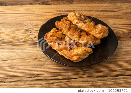 Maple Pecan Puff Pastry, Danish Plaits Pastries with Maple Syrup and Pecan Nuts, Breakfast Bakery 106393751