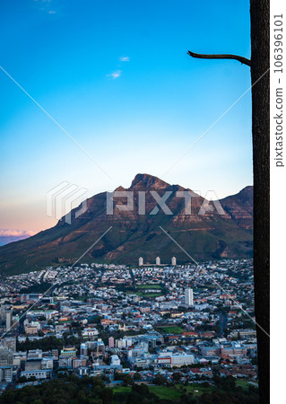 Signal Hill sunset viewpoint over Cape Town in Western Cape, South Africa Signal Hill sunset viewpoint over Cape Town in Western Cape, South Africa 106396101