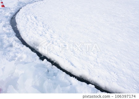 Ice carousel (ice merry-go-round) 106397174