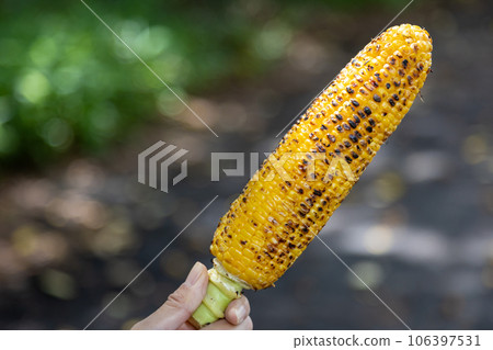 香噴噴的烤玉米 106397531