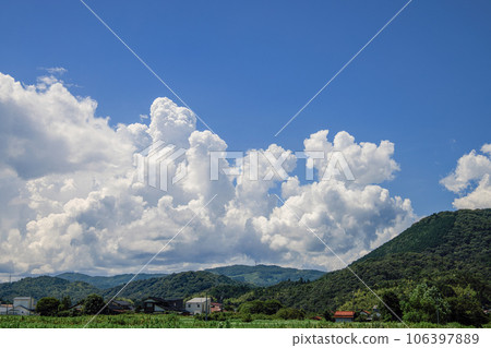 Thunder clouds rising from the other side of the mountain 106397889