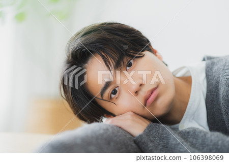 Knitted men 106398069