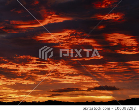 Landscape of the sunrise shining in orange 106398298