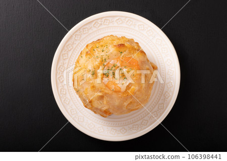 Grilled potatoes with cheese and lobster sauce 106398441