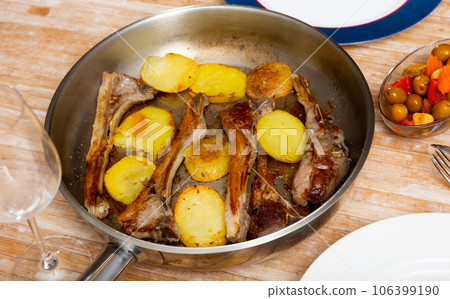 ribs with patotoes, pan ribs with patotoes, pan 106399190