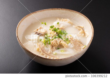Gomtangguppa (Korean food) 106399212