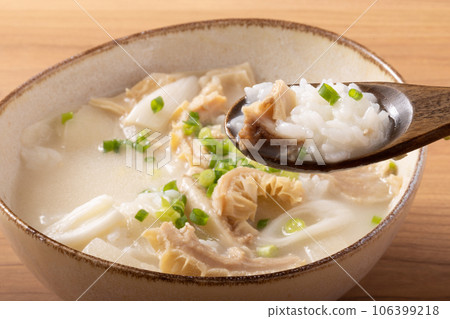Gomtangguppa (Korean food) Gomtangguppa (Korean food) 106399218