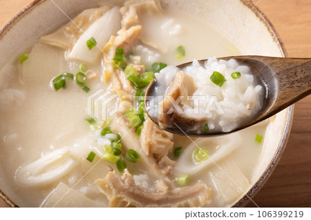 Gomtangguppa (Korean food) Gomtangguppa (Korean food) 106399219