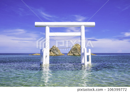 Beautiful transparent sea of Futamigaura, white torii gate and Meoto Iwa (Itoshima City, Fukuoka Prefecture) Beautiful transparent sea of Futamigaura, white torii gate and Meoto Iwa (Itoshima City, Fukuoka Prefecture) 106399772