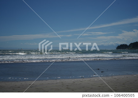 Zaimokuza coast in intense heat Zaimokuza coast in intense heat 106400505