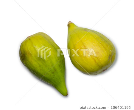 Green fresh figs on a white background. Fig fruit on a cutting board.   The fruit of a subtropical deciduous plant of the Mulberry family. 106401195