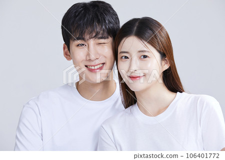 korean asian young couple sitting 106401772