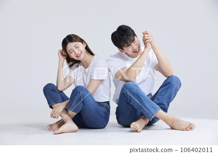 korean asian young couple standing back to back 106402011