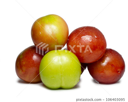 Plums for tkemali sauce. Several cherry plum fruits of varying degrees of ripeness. Plum variety. Juicy fruit. Healthy diet. 106403095