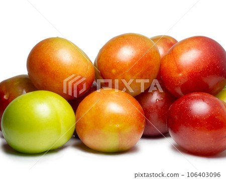 Plums for tkemali sauce. Several cherry plum fruits of varying degrees of ripeness. Plum variety. Juicy fruit. Healthy diet. 106403096
