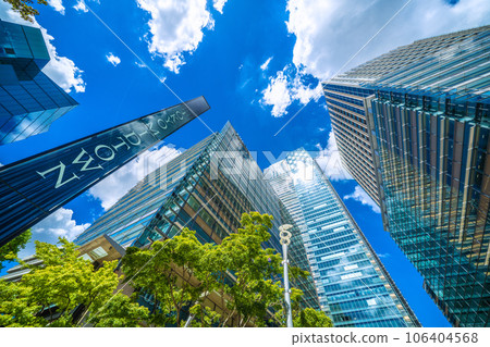 Tokyo cityscape in Japan, overlooking Tokyo Midtown and other areas that shine against the green trees and blue sky 106404568