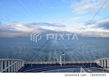 European voyage: sea and wake at dawn 106404885